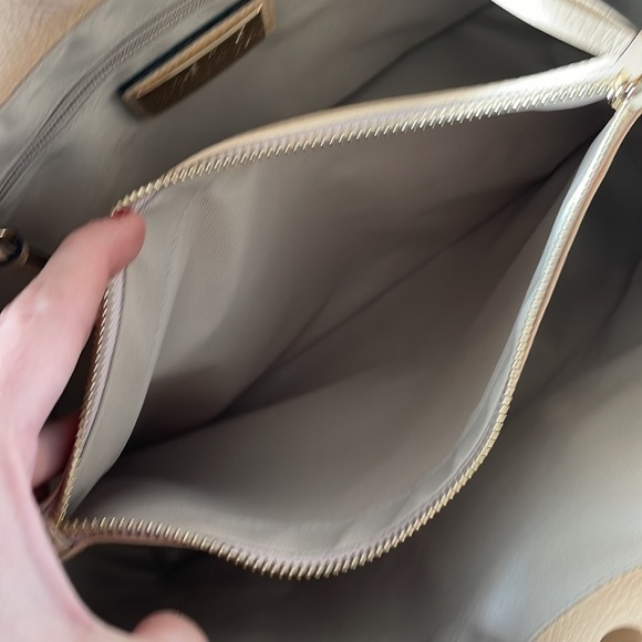 Brand New Valentino Luisa Rock Leather Chain Shoulder Bag Creamy Mousse Studded - Picture 15 of 16